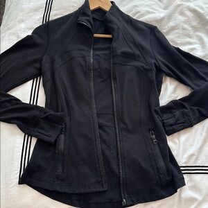 Black Lululemon Align Women's Jacket I believe is a size 4 or 6 selling as is